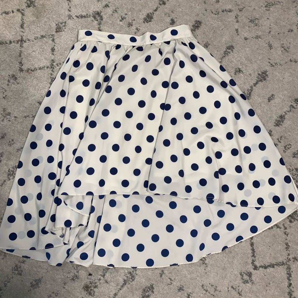 🍭NWT - Francesca’s polka dot hi low skirt